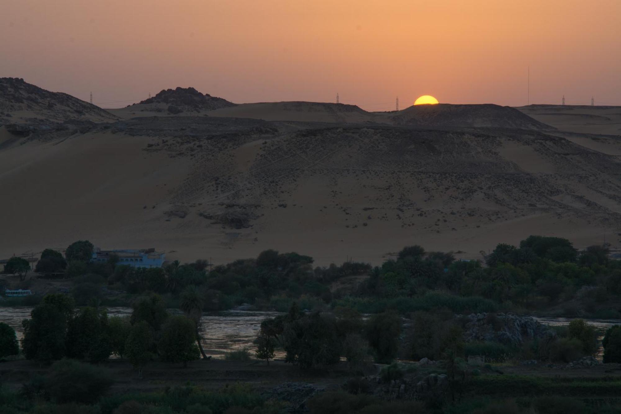Aswan Nile Palace Екстериор снимка